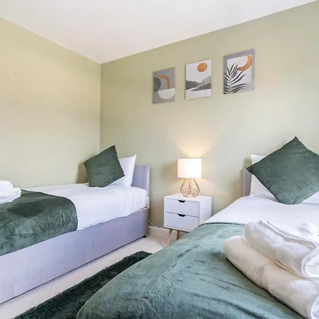 Centre Serviced * Лидс