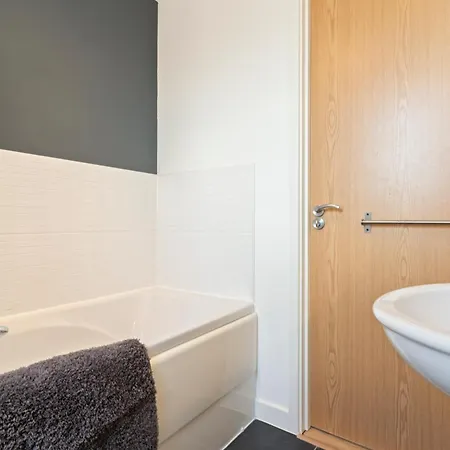 Apartment Centre Serviced *