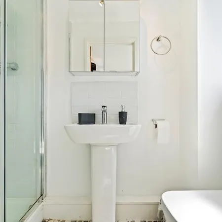Apartment Centre Serviced *